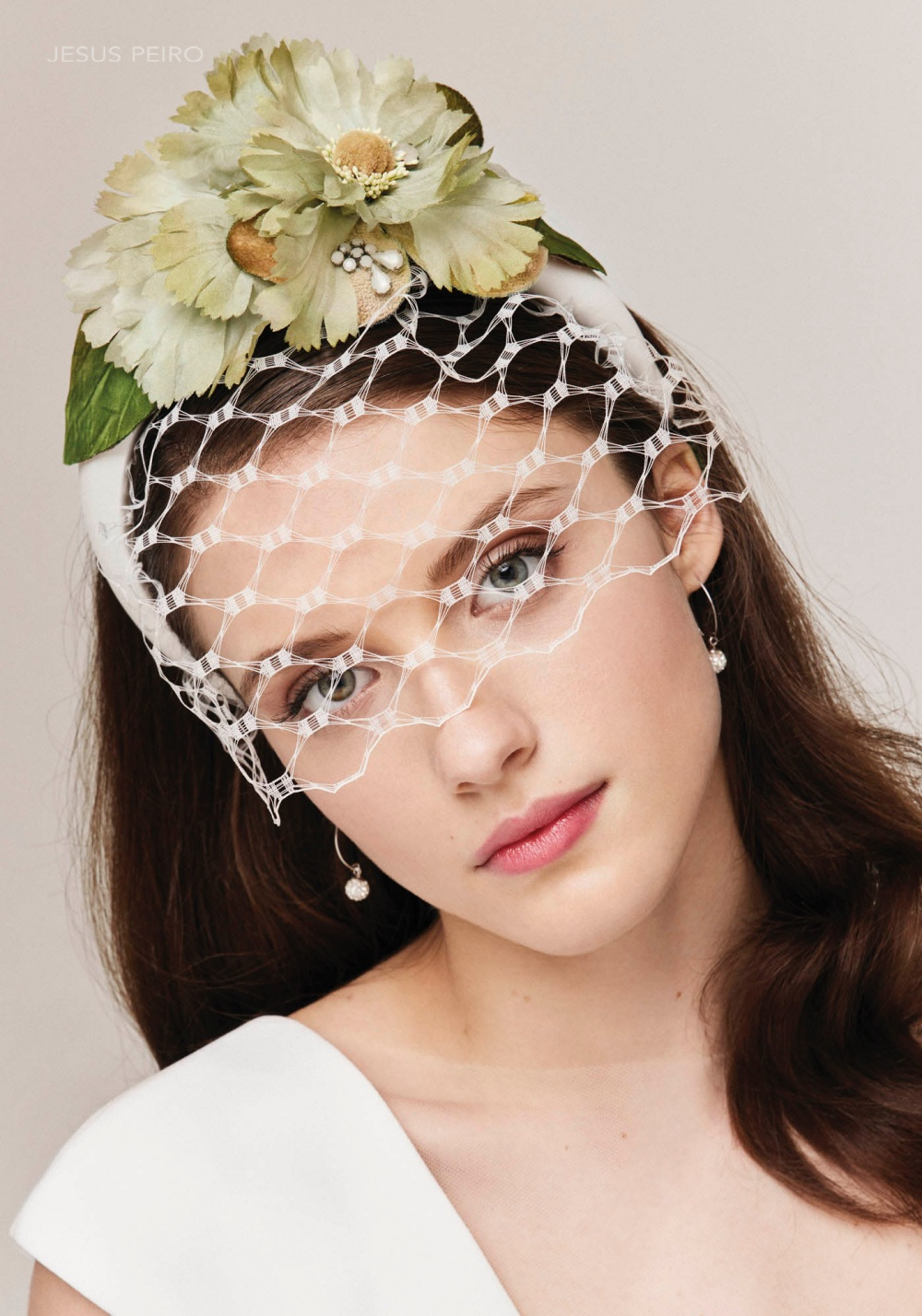 Headdress FLOR GREEN CON VELETA HEXAGONAL