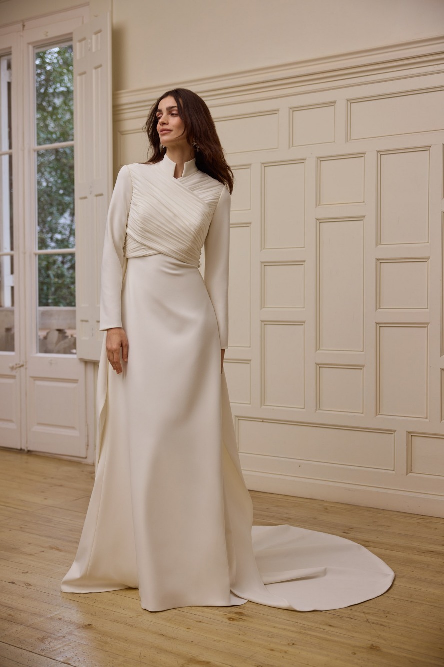 Abrigo y vestido drapeado