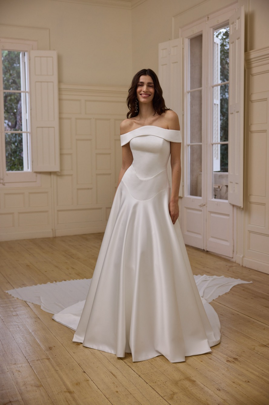 Vestido evasé y escote oval